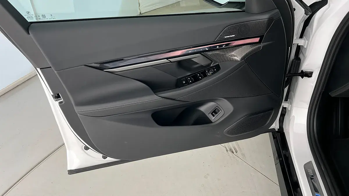 Bild 18 - BMW i5 xDrive40