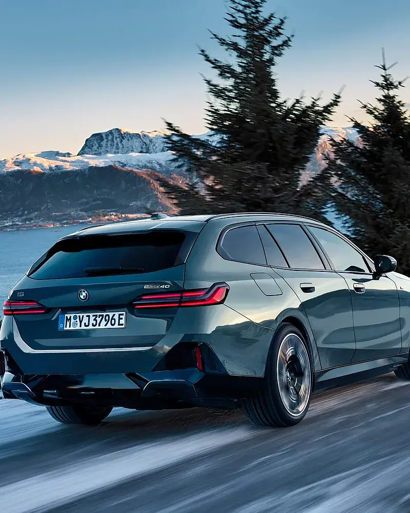 BMW i5 Heckansicht