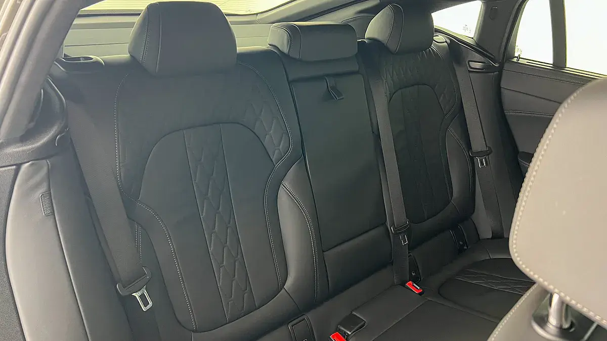 Bild 6 - BMW X6 M50i